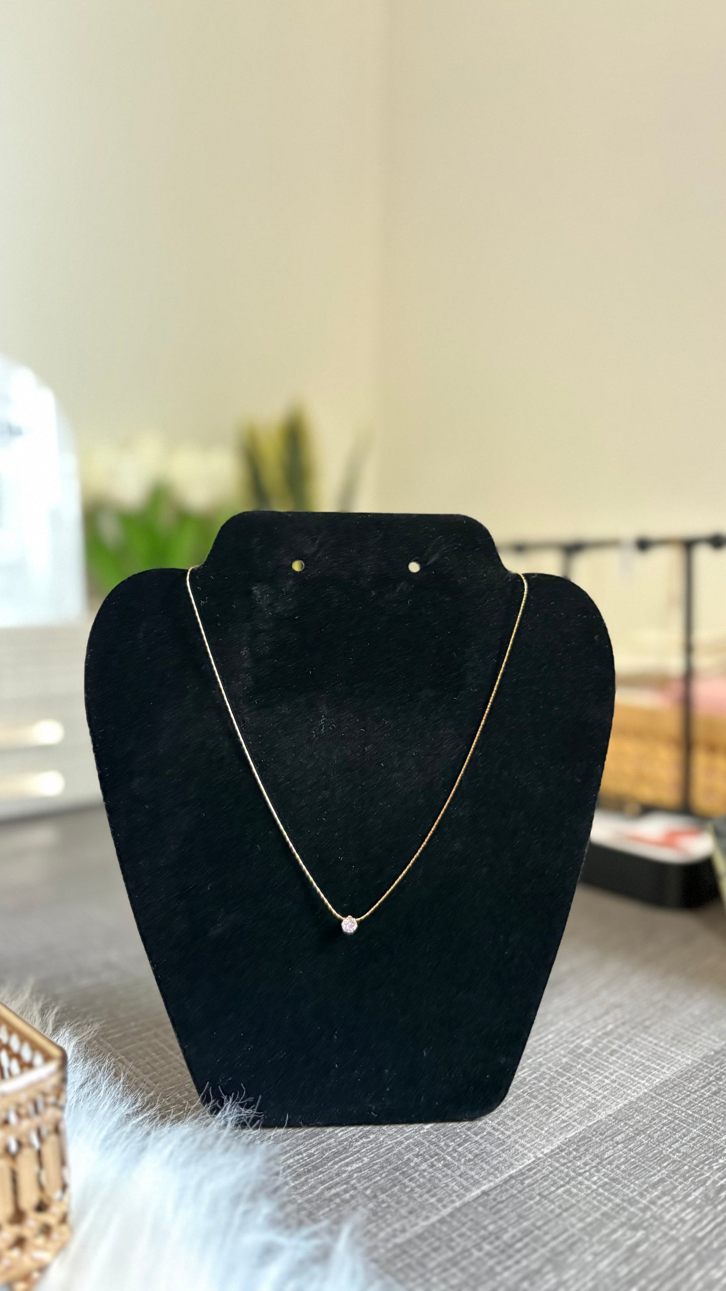 Classic solitaire necklace