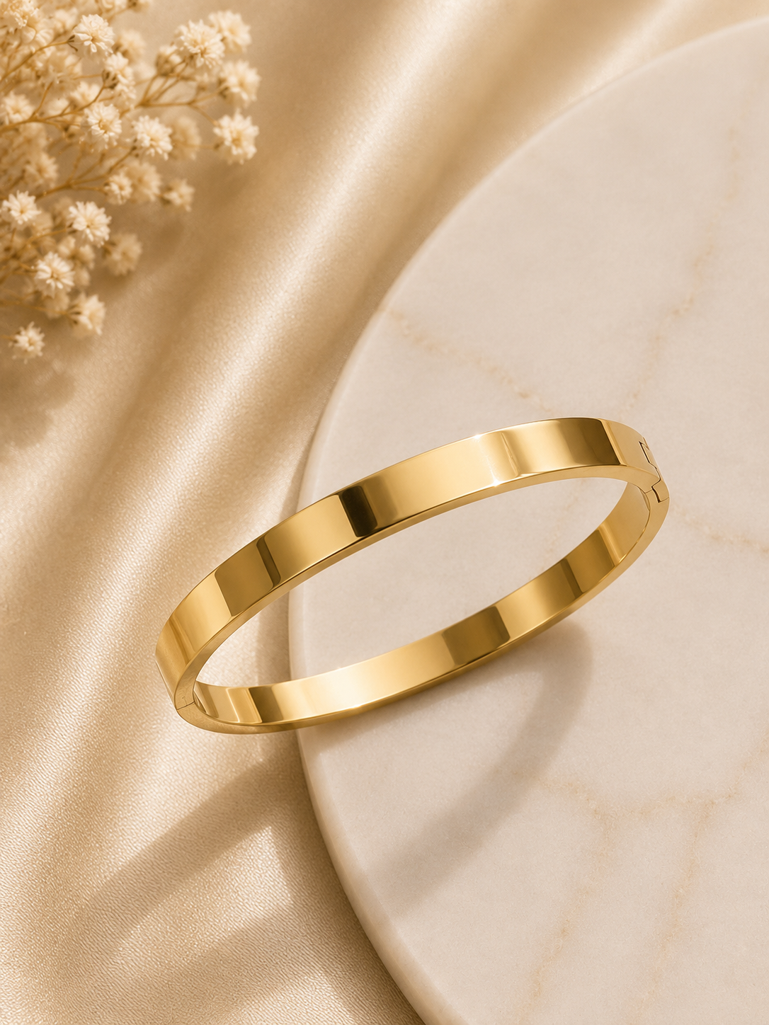 Essential gold bangle