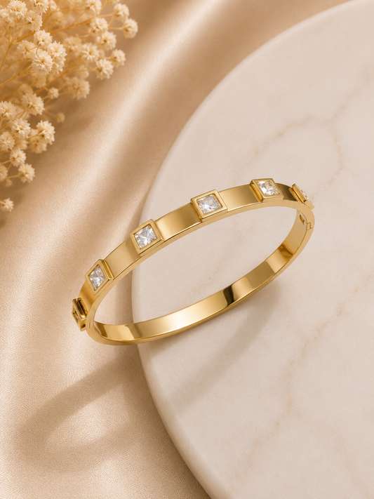 Stella Gold Bangle