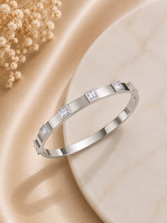 Nova silver bangle