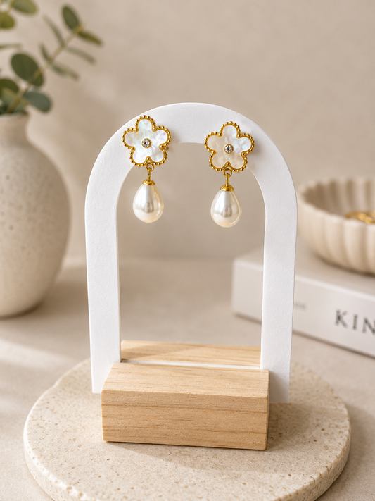 Clover pearl drops