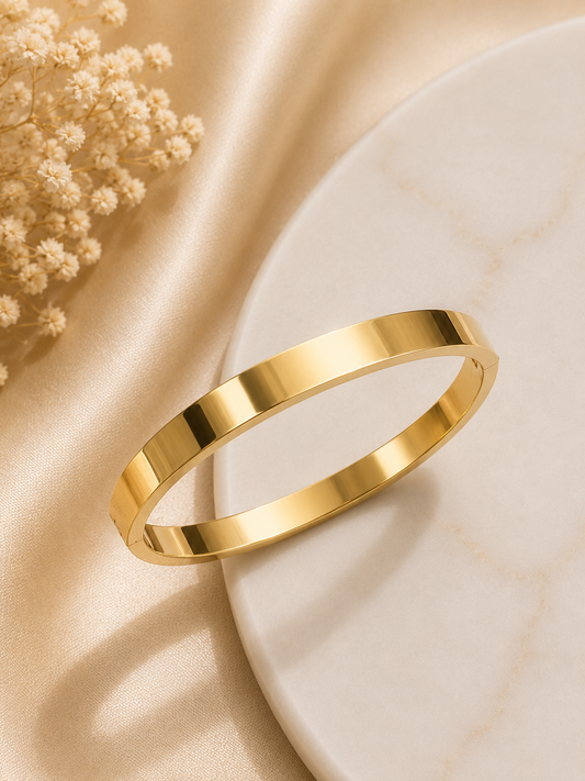 Essential gold bangle